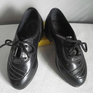 I do sell shoes T.shit and some clothes bag and many other things